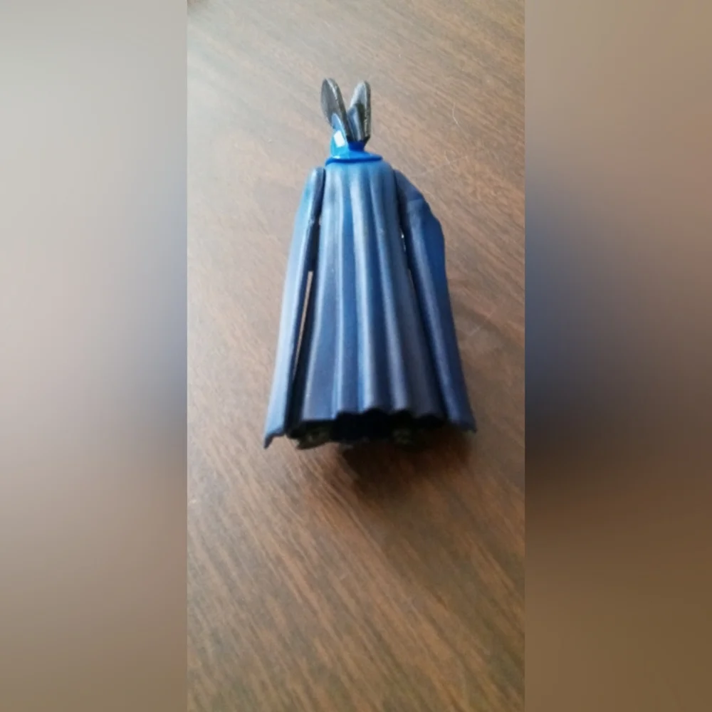 Starwars Blue Knight Action Figure Toy with Yellow Sword vintage